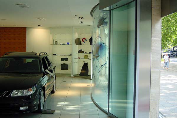 geschwungene Glaswände, Foto: Stefan Fittkau