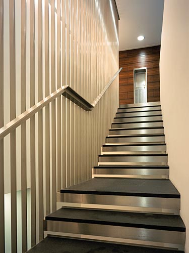 Edelstahltreppe, Foto: Simone Rosenberg