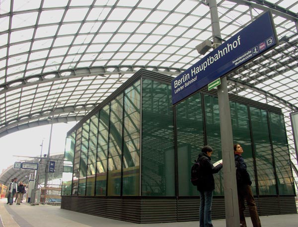 S-Bahn Aufsichtsgebäude, Foto: Christian Fittkau