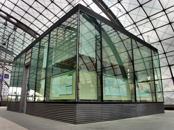 S-Bahn Aufsichtsgebäude, Foto: Christian Fittkau