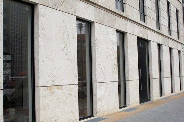 Metallfensteranlage und Türen, Foto: Christian Fittkau