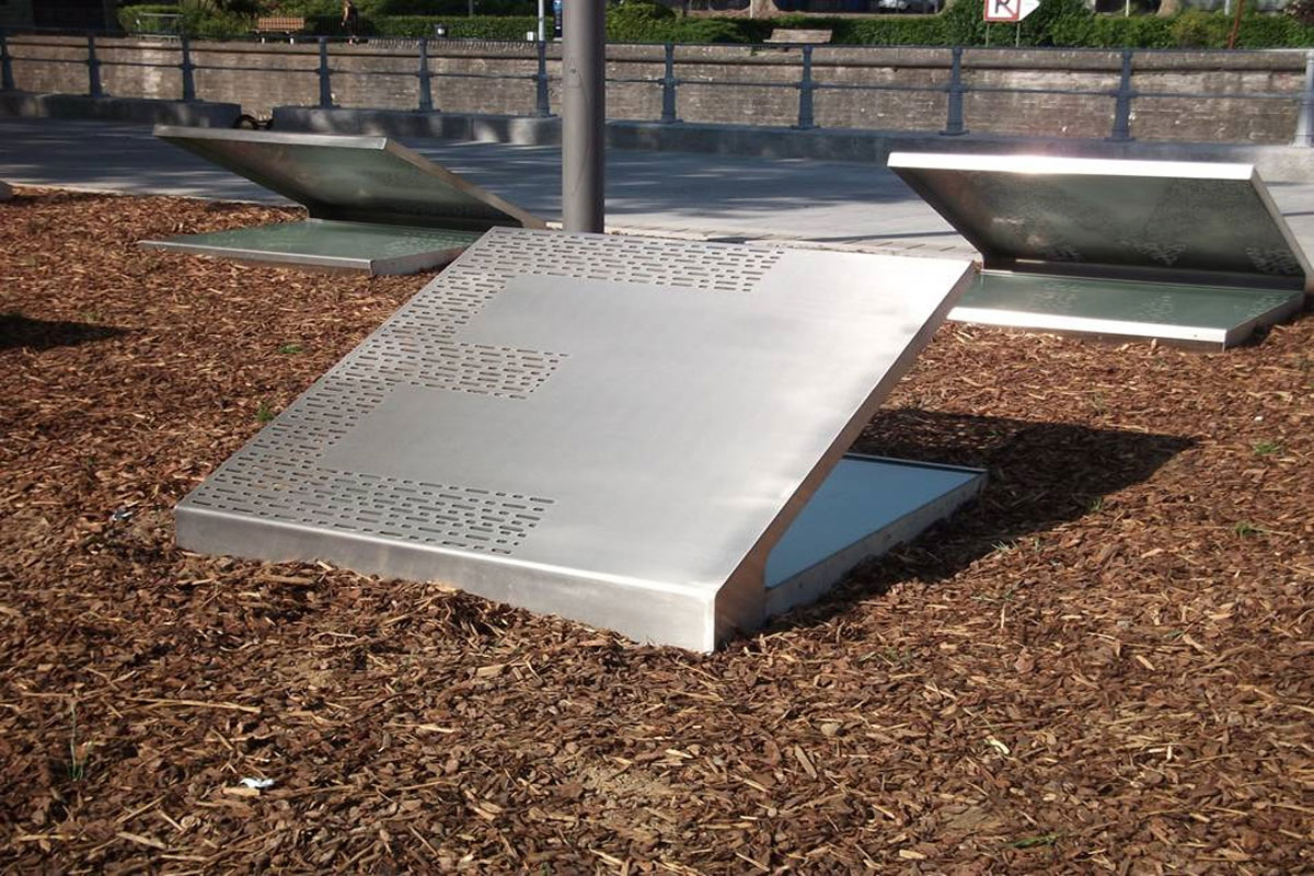 Buchstaben Wasserstrahlgeschnitten, Foto: Sébastien Gschwind