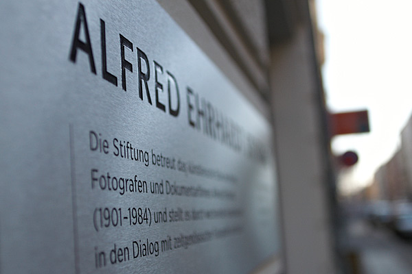 Edelstahlschriftzug, Foto: Christian Fittkau
